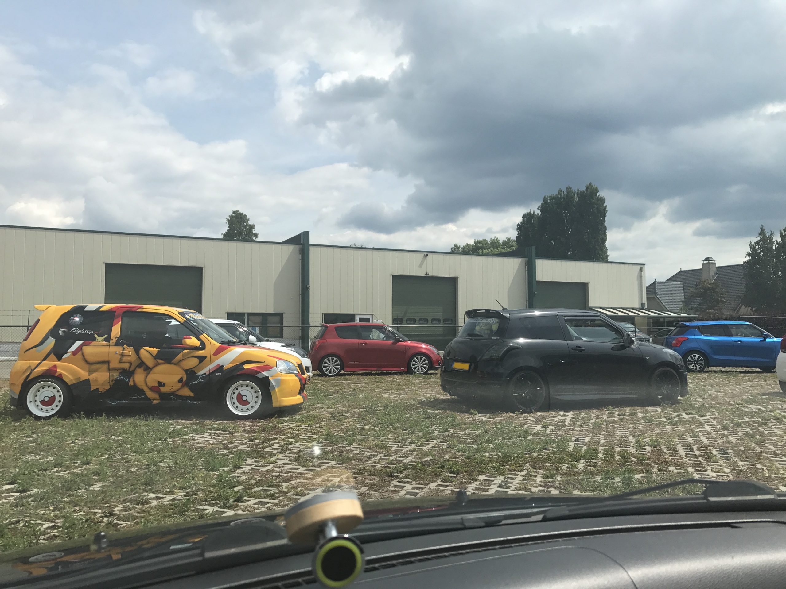 swifts pulling up at a meeting